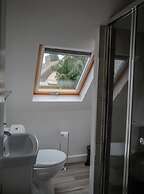 4br-sleeps8-privategarden-freeparking