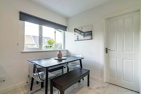 4br-sleeps8-privategarden-freeparking