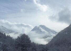 Mountain Stay With Balcony