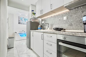 Premium Jacuzzi Suite at the City Center