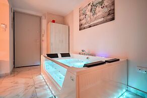 Premium Jacuzzi Suite at the City Center