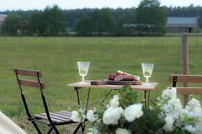 Mickels bondgårdsglamping