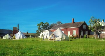 Mickels bondgårdsglamping