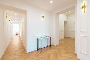 SJR Luxury Apartment Trevi Fountain