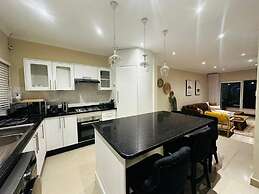 Stunning 2 bed With Pool - 2275