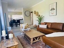 Stunning 2 bed With Pool - 2275