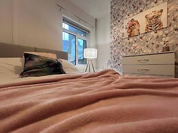 Lena St - 3 Bedroom House - Sleeps 6 - Wifi