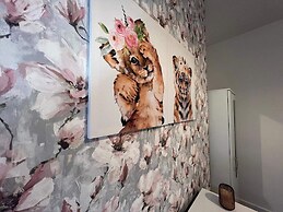 Lena St - 3 Bedroom House - Sleeps 6 - Wifi