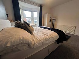 Lena St - 3 Bedroom House - Sleeps 6 - Wifi