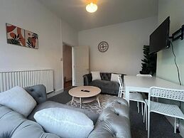Lena St - 3 Bedroom House - Sleeps 6 - Wifi