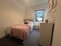 Lena St - 3 Bedroom House - Sleeps 6 - Wifi