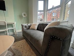 Lena St - 3 Bedroom House - Sleeps 6 - Wifi