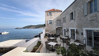 MARSHAL CLUB HOTEL