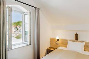 MARSHAL CLUB HOTEL