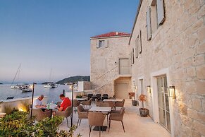 MARSHAL CLUB HOTEL