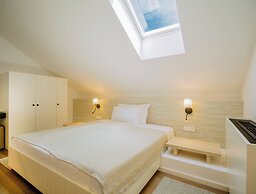 MARSHAL CLUB HOTEL