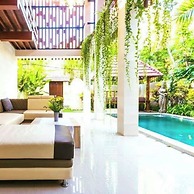 Huge Two Storey 4 Bed 4 Bath Villa With Pool Right in the Heart of Sem