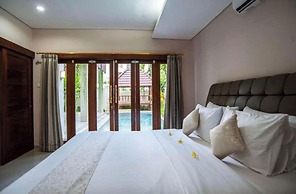 Huge Two Storey 4 Bed 4 Bath Villa With Pool Right in the Heart of Sem