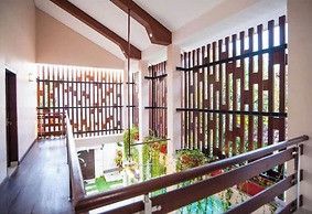 Huge Two Storey 4 Bed 4 Bath Villa With Pool Right in the Heart of Sem