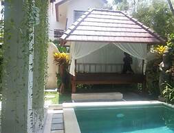 Huge Two Storey 4 Bed 4 Bath Villa With Pool Right in the Heart of Sem