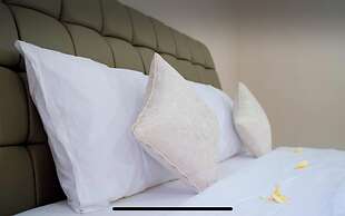 Huge Two Storey 4 Bed 4 Bath Villa With Pool Right in the Heart of Sem