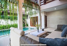 Huge Two Storey 4 Bed 4 Bath Villa With Pool Right in the Heart of Sem