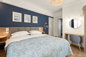 Captain's Seafront Apartments