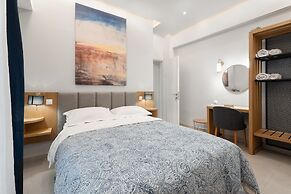 Captain's Seafront Apartments