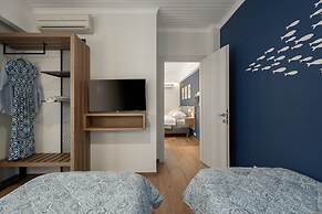 Captain's Seafront Apartments