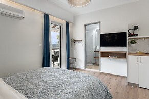 Captain's Seafront Apartments