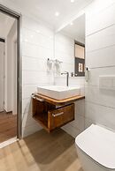 Captain's Seafront Apartments