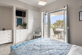 Captain's Seafront Apartments