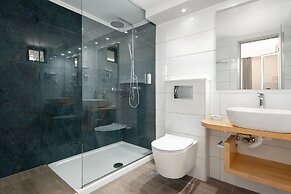 Captain's Seafront Apartments