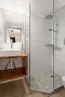 Captain's Seafront Apartments