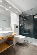 Captain's Seafront Apartments