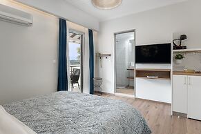 Captain's Seafront Apartments