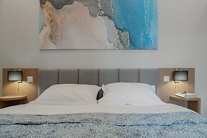 Captain's Seafront Apartments