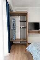 Captain's Seafront Apartments