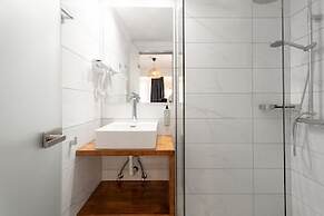 Captain's Seafront Apartments