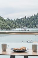 Captain's Seafront Apartments