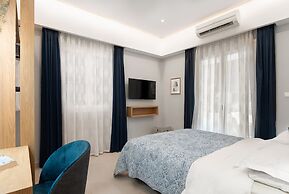 Captain's Seafront Apartments