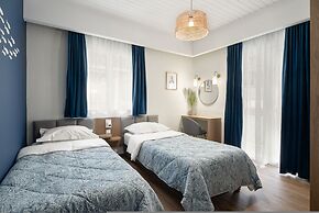 Captain's Seafront Apartments