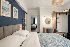 Captain's Seafront Apartments