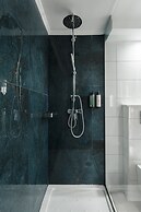 Captain's Seafront Apartments