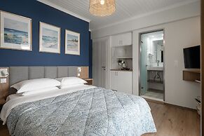 Captain's Seafront Apartments