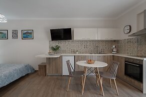 Captain's Seafront Apartments