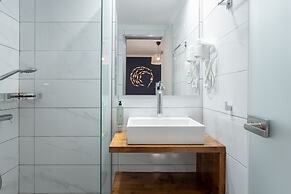 Captain's Seafront Apartments