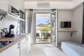 Captain's Seafront Apartments