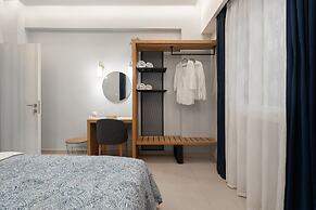 Captain's Seafront Apartments