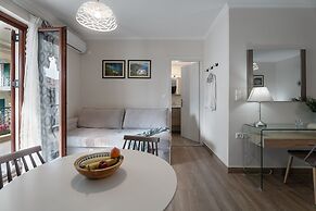 Captain's Seafront Apartments